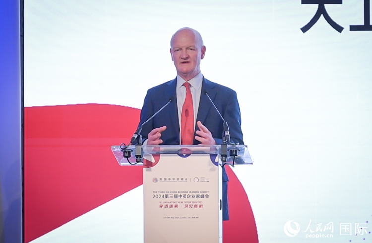 英國(guó)前負(fù)責(zé)大學(xué)與科研事務(wù)的國(guó)務(wù)大臣、英國(guó)皇家學(xué)會(huì)院士大衛(wèi)·威利茨致辭。人民網(wǎng) 郭錦標(biāo)攝