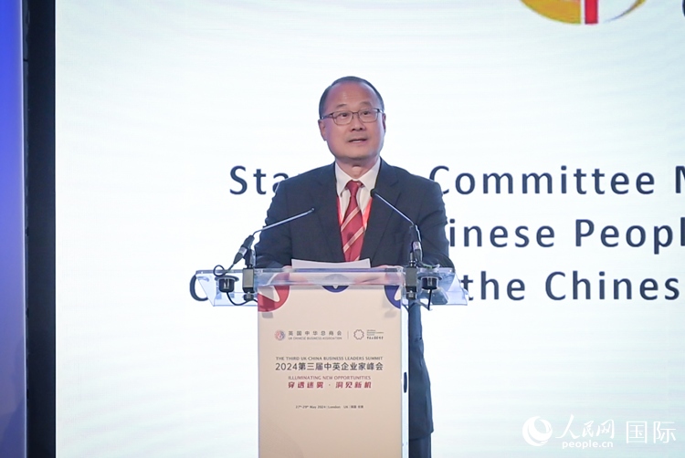 香港中華總商會(huì)會(huì)長(zhǎng)、香港新華集團(tuán)主席蔡冠深致辭。人民網(wǎng) 郭錦標(biāo)攝
