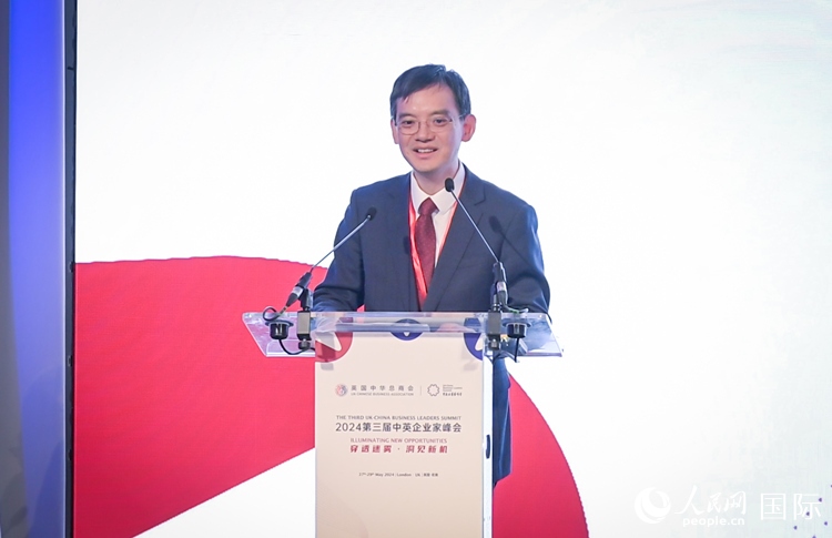 英國(guó)中國(guó)商會(huì)會(huì)長(zhǎng)、中國(guó)銀行倫敦分行行長(zhǎng)方文建致辭。人民網(wǎng) 郭錦標(biāo)攝