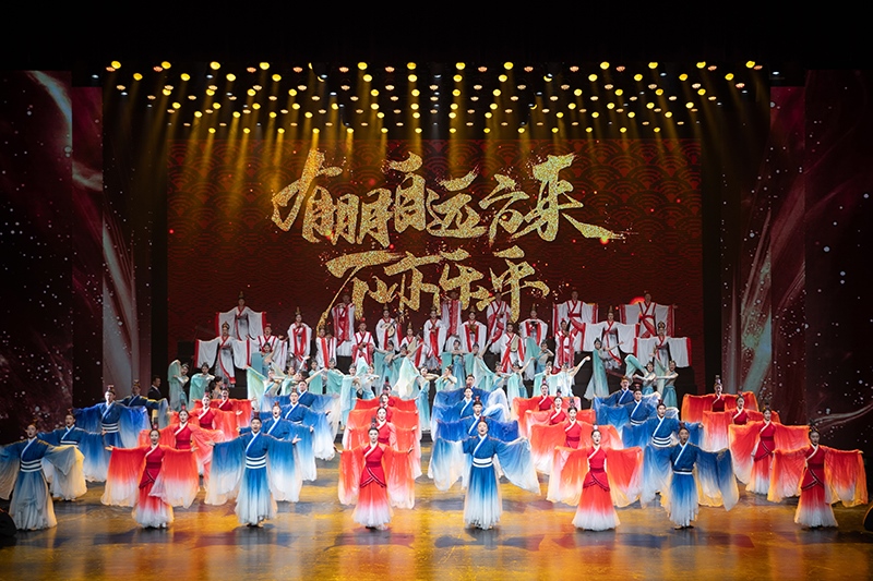 △2024年5月17日，演職人員在第八屆中俄博覽會(huì)文藝演出現(xiàn)場(chǎng)進(jìn)行表演。