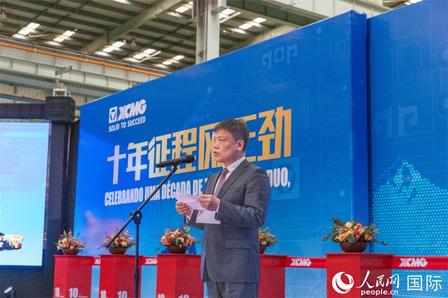 中國貿(mào)促會(huì)駐巴西代表處總代表郭英會(huì)在致辭中表示，過去十年，中巴經(jīng)貿(mào)關(guān)系迅猛發(fā)展，數(shù)百家中國企業(yè)進(jìn)入巴西，投資巴西，為巴西的經(jīng)濟(jì)建設(shè)貢獻(xiàn)中國企業(yè)的力量。 人民日?qǐng)?bào)社拉美中心分社 威廉·科埃略·維亞納攝