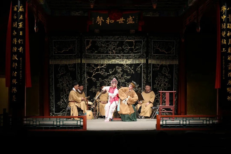 永嘉昆曲表演及音樂(lè)特點(diǎn)分享會(huì)在北京正乙祠戲樓舉行。