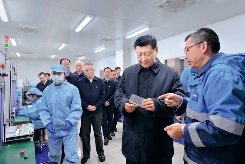 2024年3月18日至21日，中共中央總書記、國家主席、中央軍委主席習近平在湖南考察。這是18日下午，習近平在中德合資企業(yè)巴斯夫杉杉電池材料有限公司考察。 新華社記者 謝環(huán)馳/攝