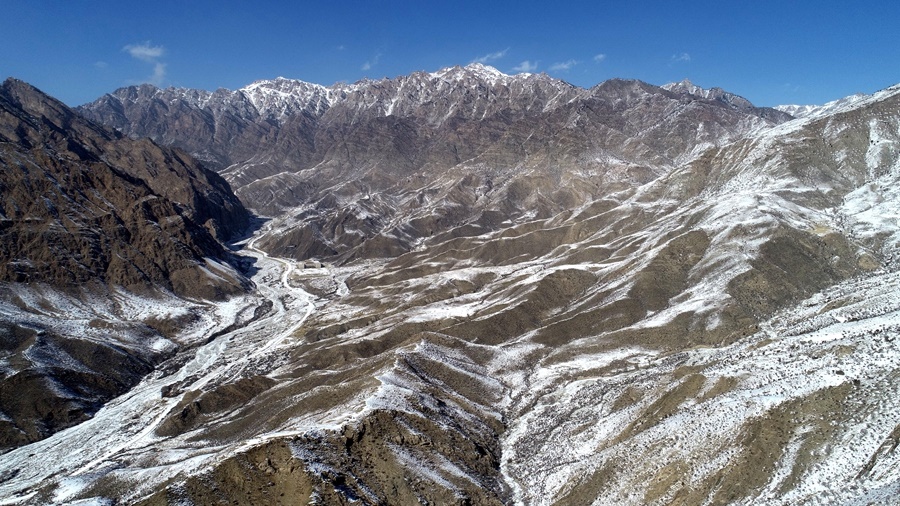 2023年2月9日在寧夏賀蘭山蘇峪口國家森林公園拍攝的雪后賀蘭山（無人機(jī)照片）。新華社記者 王鵬 攝