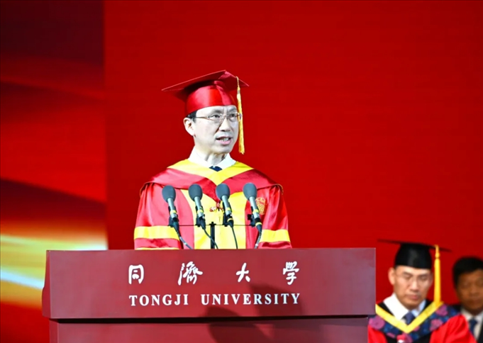 同濟大學校長、中國工程院院士鄭慶華