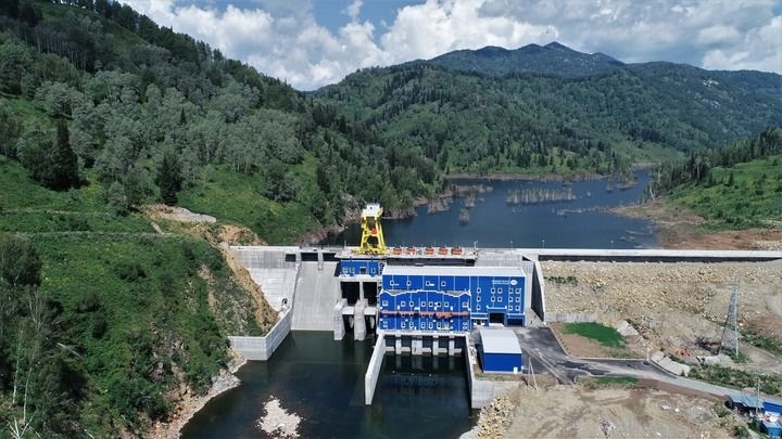 這是2021年7月28日拍攝的哈薩克斯坦圖爾古孫水電站（無(wú)人機(jī)照片）。新華社發(fā)（奧斯帕諾夫攝）