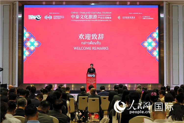 泰國文化部副部長普洛伊·塔尼庫發(fā)表演講。