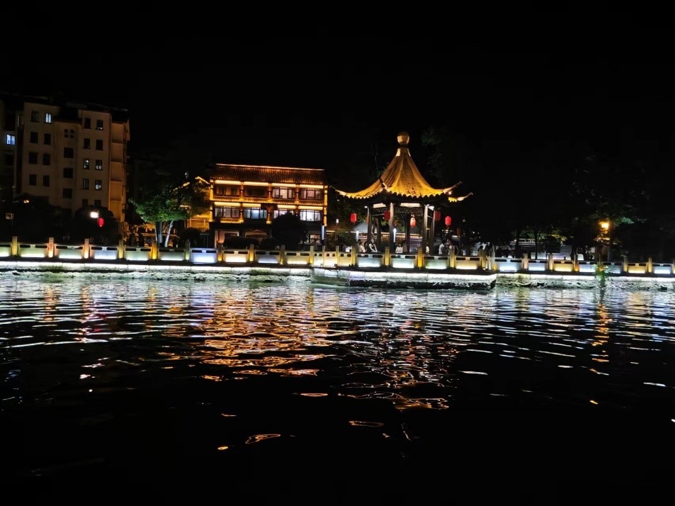 里運河文化長廊夜景。人民網(wǎng)記者 黃鈺攝