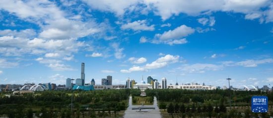 這是7月1日拍攝的哈薩克斯坦首都阿斯塔納的天際線。新華社記者 王建華 攝
