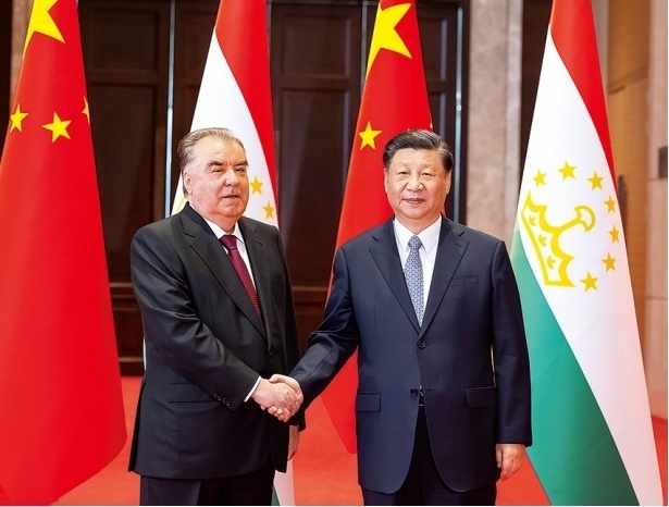 2023年5月，國家主席習(xí)近平在西安同來華出席中國—中亞峰會并進(jìn)行國事訪問的塔吉克斯坦總統(tǒng)拉赫蒙會談。新華社記者 丁海濤 攝