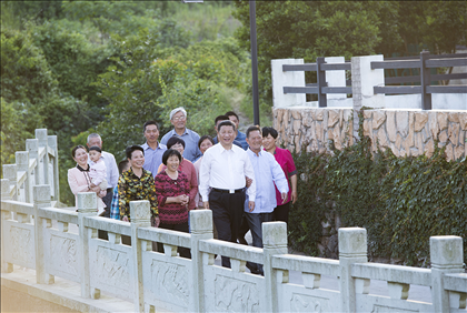 2015年5月25日，習(xí)近平總書記在浙江省舟山市定海區(qū)干覽鎮(zhèn)新建社區(qū)視察。