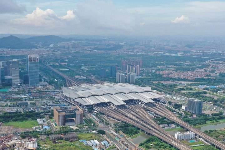 這是2024年6月23日拍攝的廣州南站（無人機(jī)照片）。新華社記者 劉大偉 攝