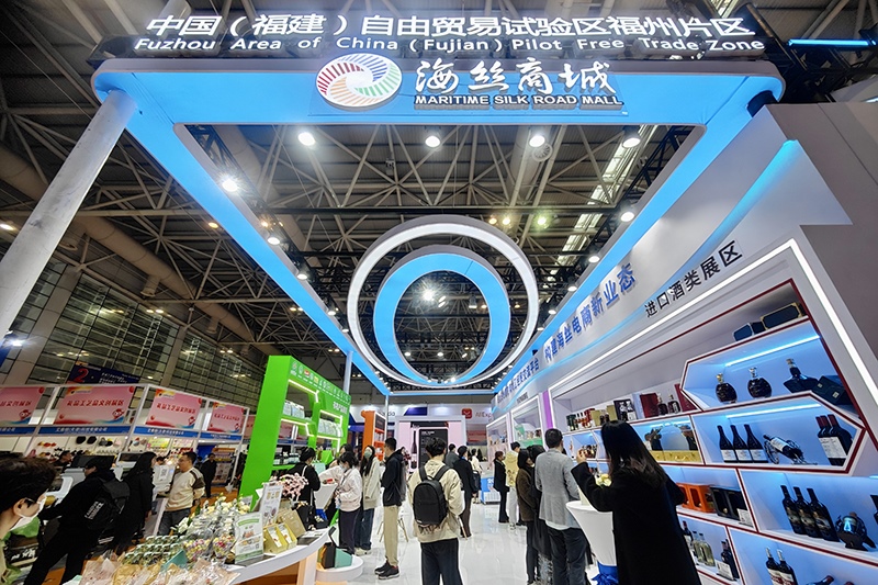 2024年3月18日，第四屆中國跨境電商交易會在福建福州開幕。展會聚焦“鏈接跨境全流域 共建電商新生態(tài)”，集聚全國80余個(gè)外貿(mào)產(chǎn)業(yè)帶的上千家供應(yīng)鏈企業(yè)。