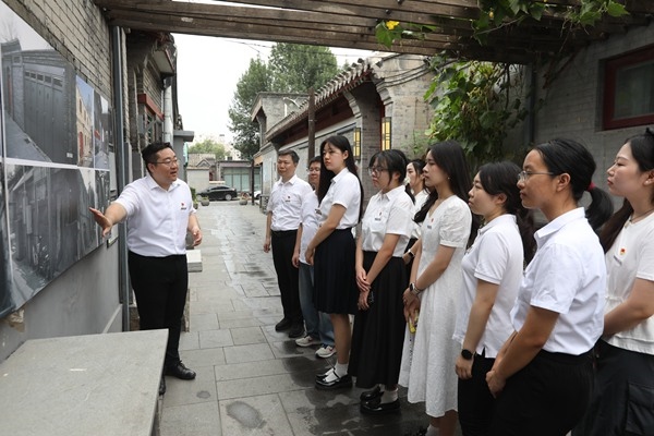 北京大中小學(xué)思政教師赴實踐教學(xué)基地現(xiàn)場備課。北京市教委供圖