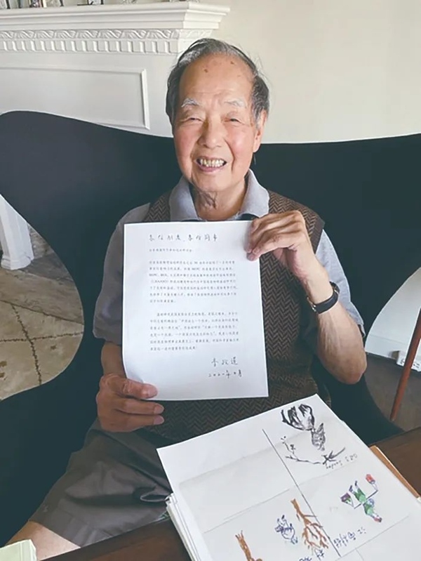 李政道先生曾面對(duì)鏡頭展示給中國(guó)高能物理事業(yè)的寄語(yǔ)。圖片來(lái)源：中國(guó)科學(xué)報(bào)