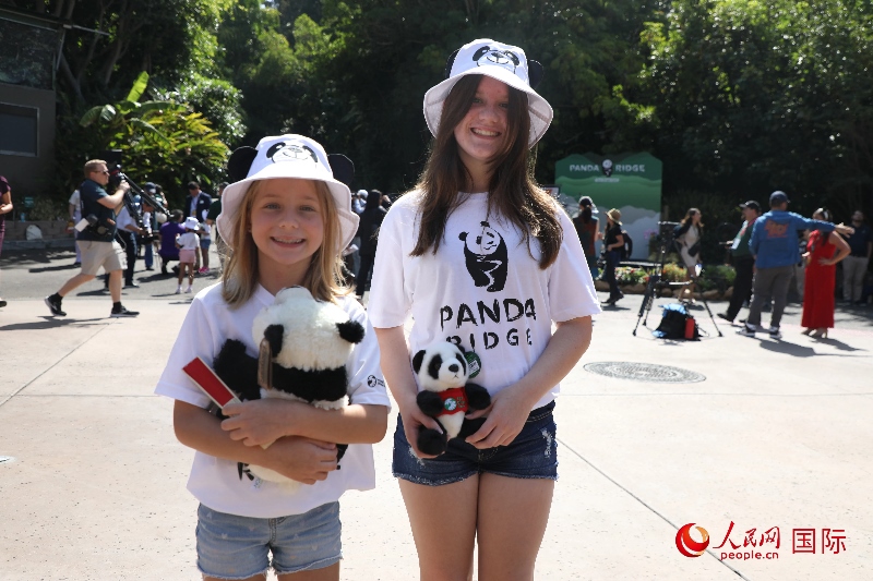 3、美國當(dāng)?shù)卦S多民眾來圣迭戈動物園看熊貓。 人民網(wǎng)記者 李志偉攝