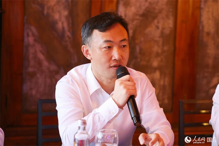 中國駐里約熱內(nèi)盧代總領(lǐng)事王海濤在座談會(huì)上致辭。人民網(wǎng)記者 陳海琪攝