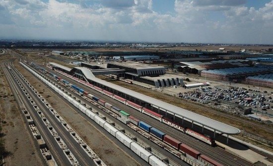 這是2023年9月在肯尼亞首都內羅畢拍攝的蒙內鐵路內羅畢站（無人機照片）。新華社記者 韓旭 攝