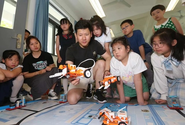 暑托班智能小車課。