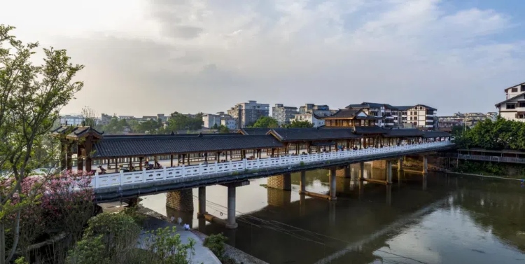 樂山蘇稽古鎮(zhèn)廊橋。樂山市委宣傳部供圖