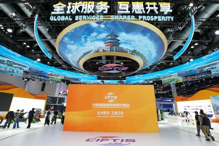 這是9月11日拍攝的國(guó)家會(huì)議中心展區(qū)內(nèi)景。新華社記者 鞠煥宗 攝