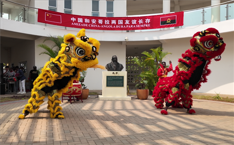 開場舞獅表演。內(nèi)圖大學孔子學院供圖