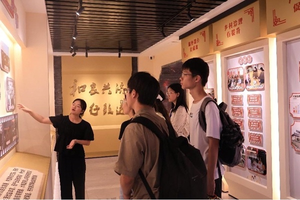 中央民族大學(xué)與中國(guó)人民大學(xué)聯(lián)合開展“大國(guó)邊疆”實(shí)踐調(diào)研活動(dòng)。校方供圖
