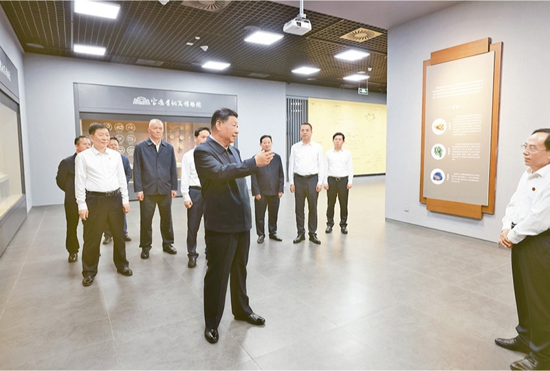 2024年9月10日，中共中央總書記、國(guó)家主席、中央軍委主席習(xí)近平在前往甘肅考察途中，來(lái)到陜西省寶雞市參觀寶雞青銅器博物院。 新華社記者 王曄/攝