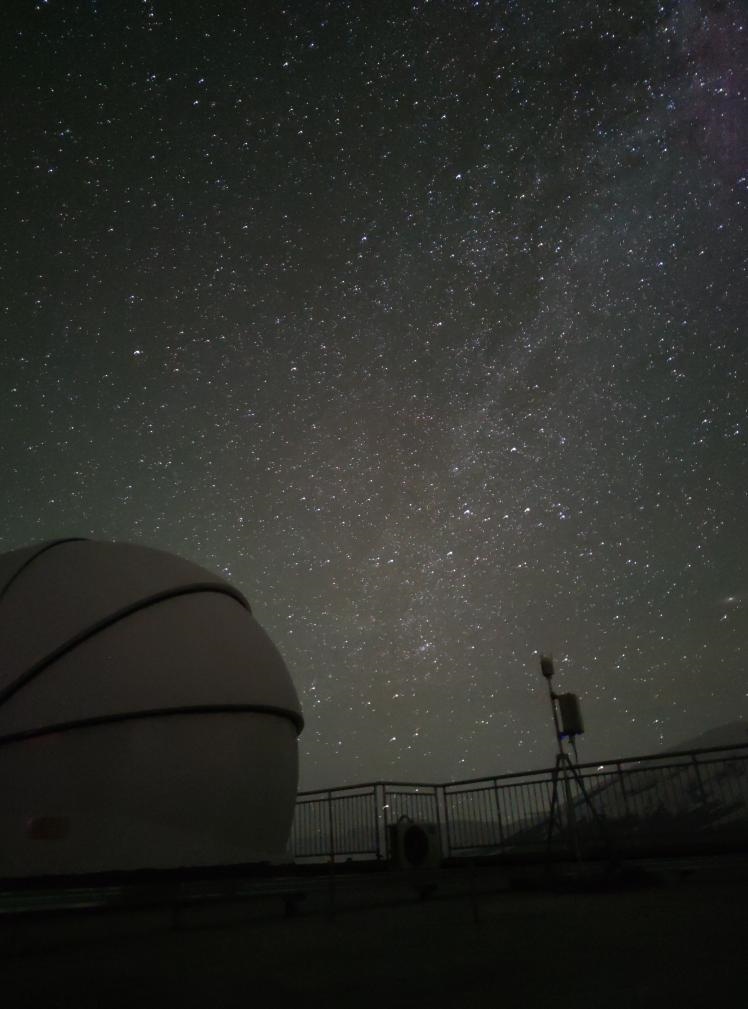 星空下的塔縣星地激光通信地面站。（中國科學院空天信息創(chuàng)新研究院供圖）