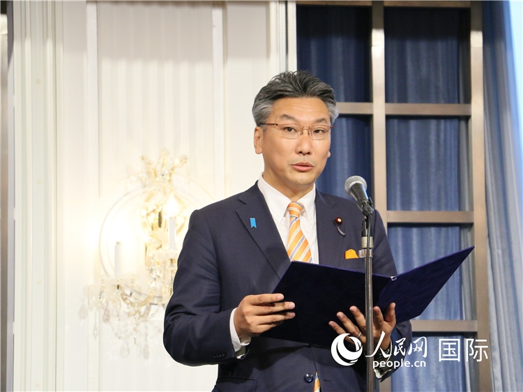 日本國(guó)貿(mào)促會(huì)長(zhǎng)代理橋本岳致辭。人民網(wǎng) 許可攝