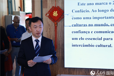 中國(guó)駐里約總領(lǐng)館副總領(lǐng)事王海濤在活動(dòng)現(xiàn)場(chǎng)致辭。人民網(wǎng)記者 陳海琪攝