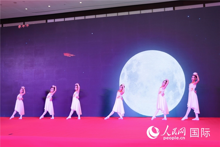 中國青少年歌舞表演。人民網(wǎng)記者任皓宇攝