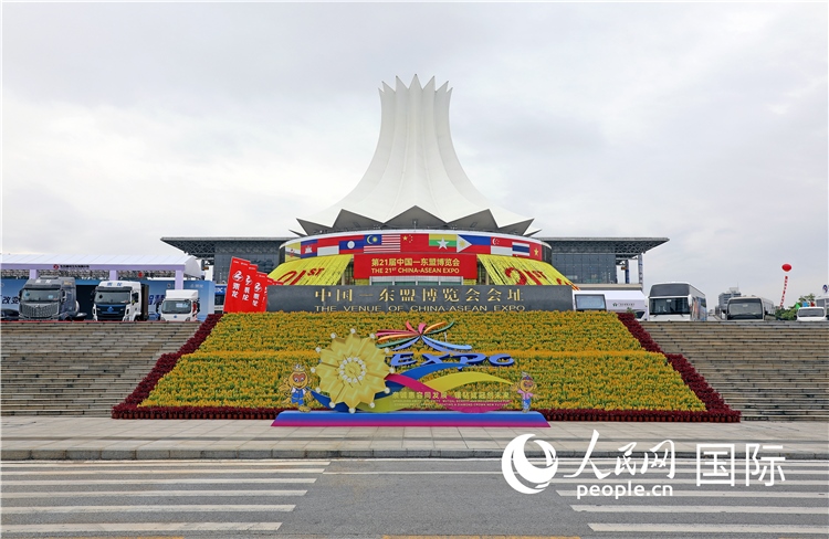 中國—東盟博覽會會址——南寧國際會展中心的外景之一。人民網(wǎng)記者 趙益普攝