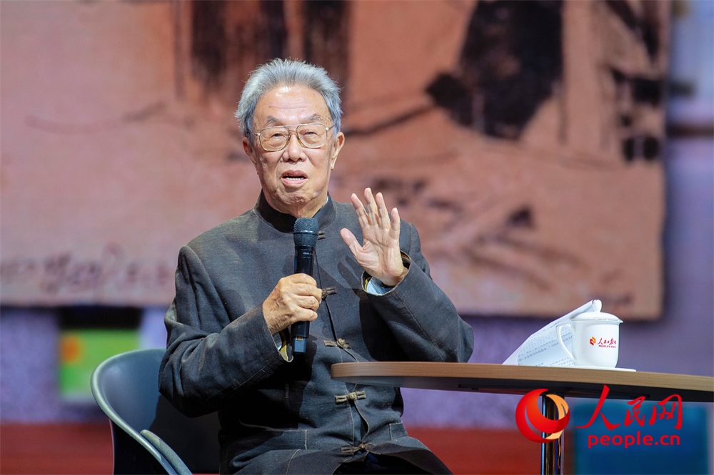 王蒙以《與時代同行 與人民同心》為題演講。人民網記者 翁奇羽攝