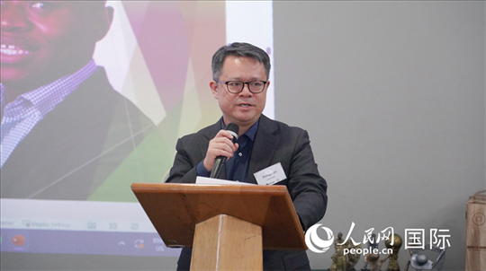 中國駐南非使館經(jīng)商處參贊邱忠義發(fā)言。 人民網(wǎng) 張茜攝
