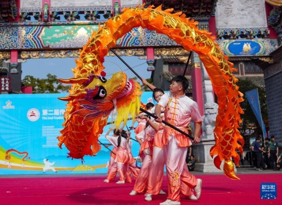 10月19日，廣州體育學(xué)院龍獅隊(duì)在傳統(tǒng)舞龍項(xiàng)目中比賽，最終他們獲得該項(xiàng)目金獎(jiǎng)。