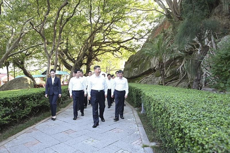 △2024年10月15日，習(xí)近平總書記在福建省漳州市東山縣關(guān)帝文化產(chǎn)業(yè)園考察。