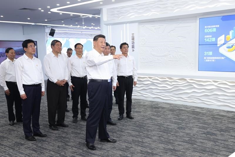 △2024年10月16日，習(xí)近平總書記在中國（福建）自由貿(mào)易試驗區(qū)廈門片區(qū)參觀自由貿(mào)易試驗區(qū)建設(shè)成果展。