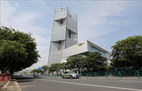 這是位于上海浦東新區(qū)世博園區(qū)的新開發(fā)銀行總部大樓（2022年6月17日攝）。新華社記者 方喆 攝