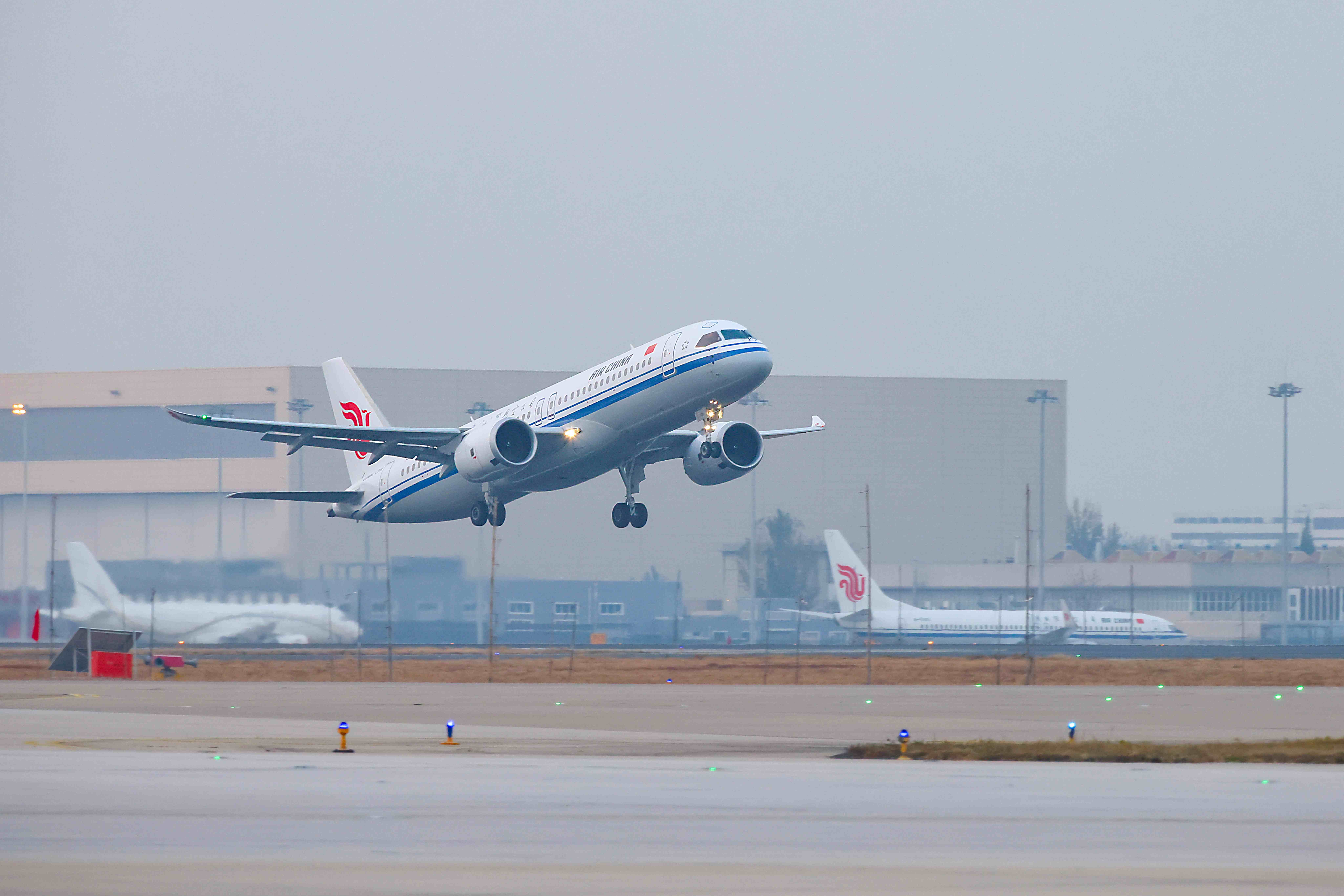 飛機從北京首都國際機場起飛，航向澳門。受訪方供圖