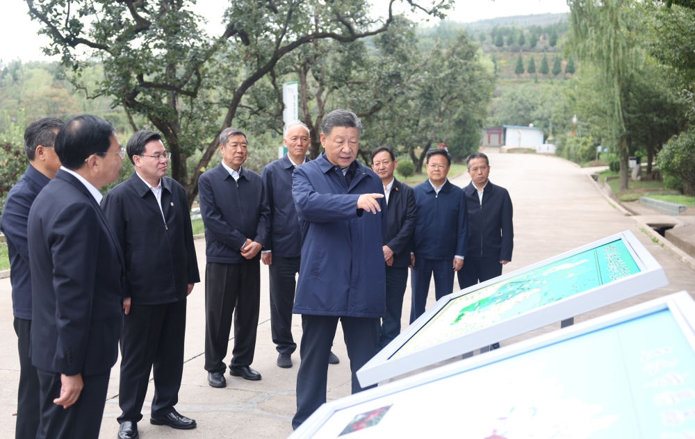 2024年9月11日，習(xí)近平在甘肅省天水市麥積區(qū)南山花牛蘋(píng)果基地考察時(shí)，聽(tīng)取引洮供水工程情況匯報(bào)。當(dāng)?shù)弥?00萬(wàn)群眾從此告別苦咸水后，總書(shū)記十分高興。他要求加強(qiáng)維護(hù)和管理，讓這項(xiàng)工程在沿線(xiàn)群眾生產(chǎn)生活中發(fā)揮更大效用。
