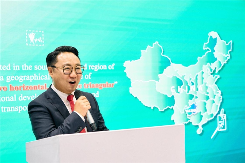 “中國館”貴州旅游推介會現(xiàn)場介紹。楊浩鵬