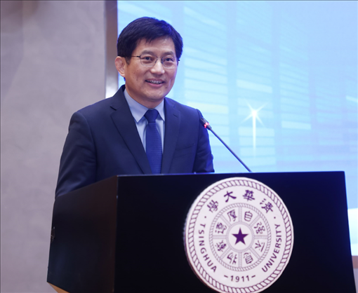 清華大學(xué)國(guó)家治理研究院執(zhí)行院長(zhǎng)、清華大學(xué)計(jì)算社會(huì)科學(xué)與國(guó)家治理實(shí)驗(yàn)室執(zhí)行主任孟慶國(guó)教授演講。供圖單位：清華大學(xué)國(guó)家治理研究院
