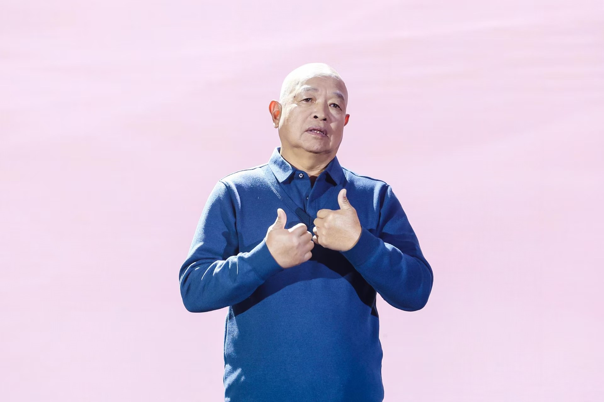 “山東好人”、煙臺市無聲洗車場經(jīng)理柳興濤。人民視頻供圖。