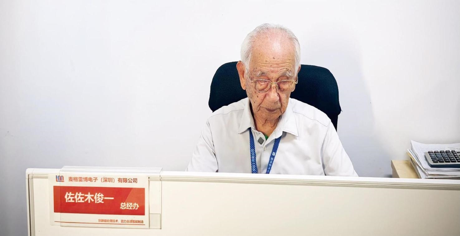 佐佐木俊一在工位上工作。（本刊記者 馮璐／攝）