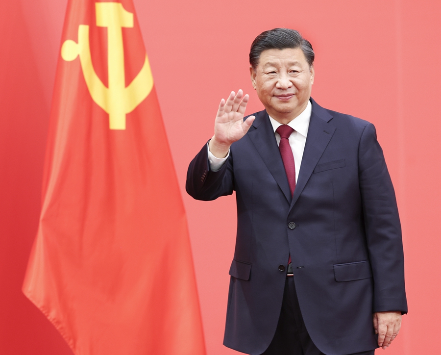 2022年10月23日，習(xí)近平在北京人民大會(huì)堂同采訪中共二十大的中外記者親切見面。