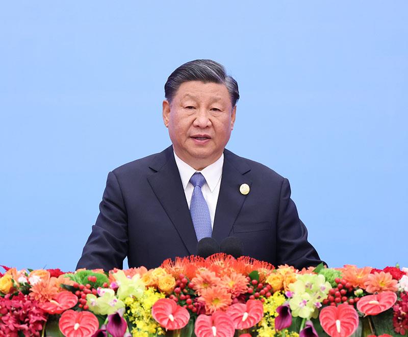 2023年10月18日，習(xí)近平主席在北京人民大會堂出席第三屆“一帶一路”國際合作高峰論壇開幕式并發(fā)表題為《建設(shè)開放包容、互聯(lián)互通、共同發(fā)展的世界》的主旨演講。