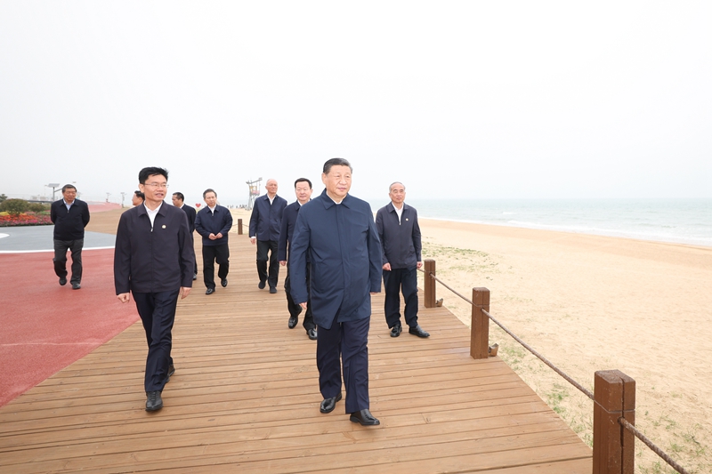 2024年5月22日，習(xí)近平總書記在山東日照陽光海岸綠道考察。