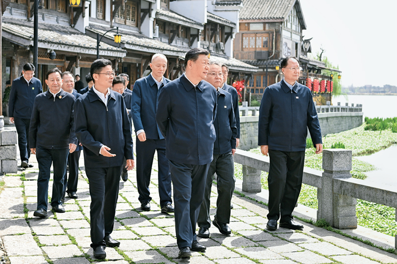 2024年3月18日至21日，中共中央總書記、國家主席、中央軍委主席習(xí)近平在湖南考察。這是19日上午，習(xí)近平在常德河街考察。 新華社記者 謝環(huán)馳/攝