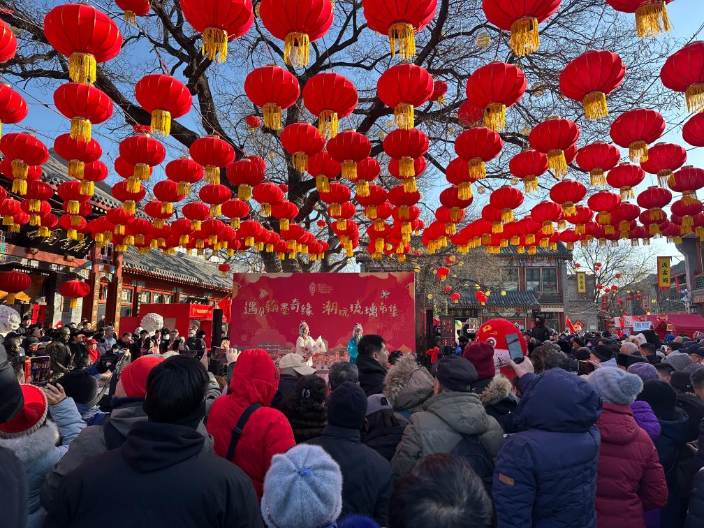 1月29日，市民游客在北京廠甸廟會(huì)感受濃濃年味。新華社記者 楊淑君 攝